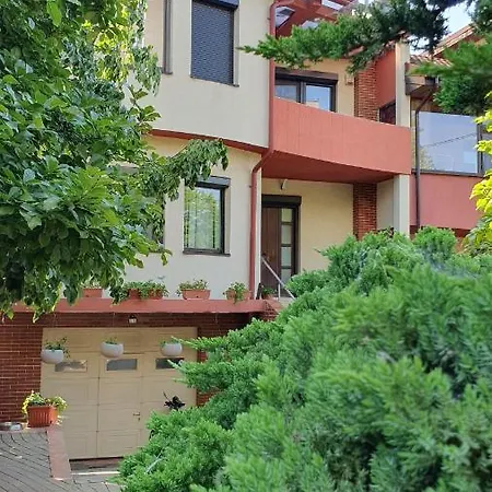 Johanna House Бухарест