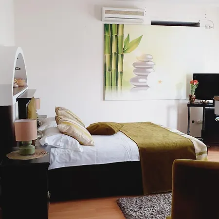 Johanna House Pensjonat 4*