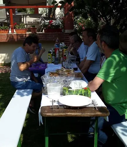 Johanna House Бухарест