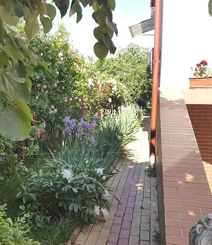 Johanna House Гостевой дом 4*